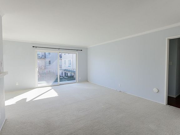 4th image of 847 N Humboldt St APT 301