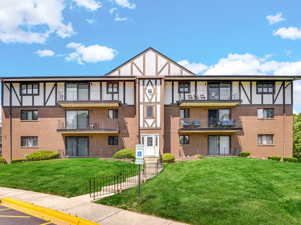 11000 S Theresa Cir APT 3D, Palos Hills, IL 60465