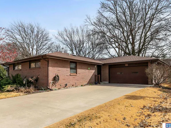 1110 Sycamore Dr, Lincoln, NE 68510