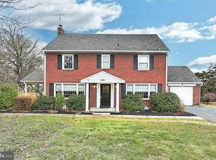 2095 Hollywood Dr, York, PA 17403
