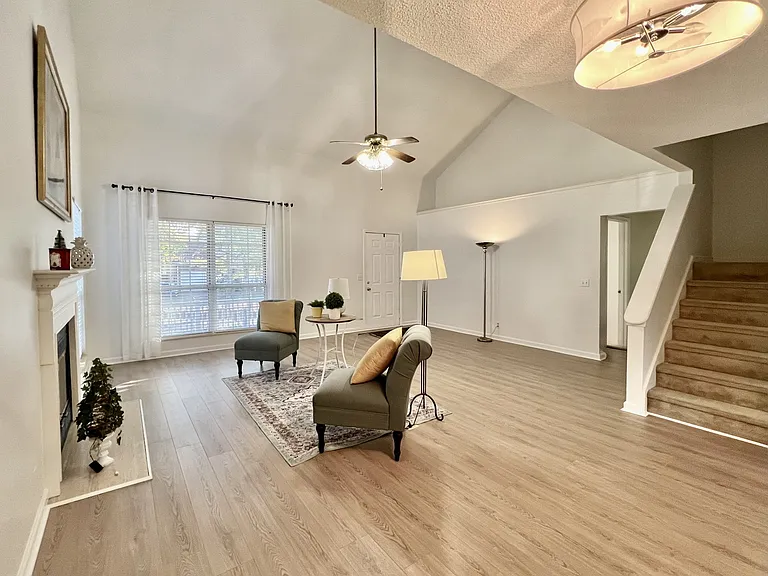 117 Southampton Ct — Photo 8