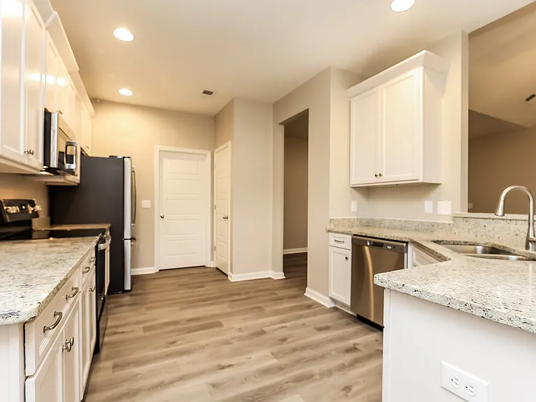 708 Mitscher Dr — Photo 7