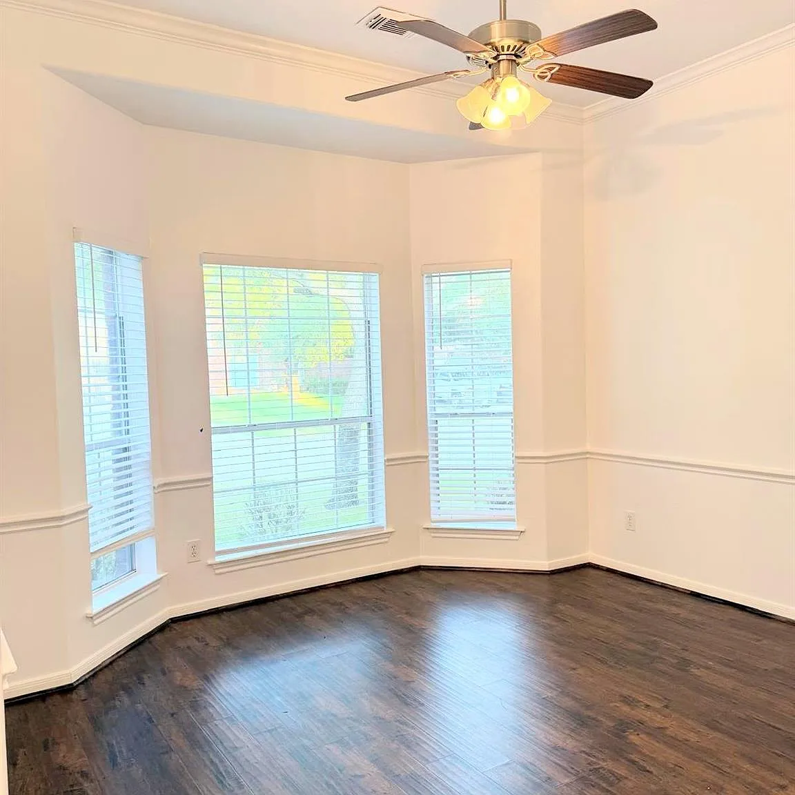 3 bed, 2.0 bath, 2141 sqft, $2,200 — Photo 3