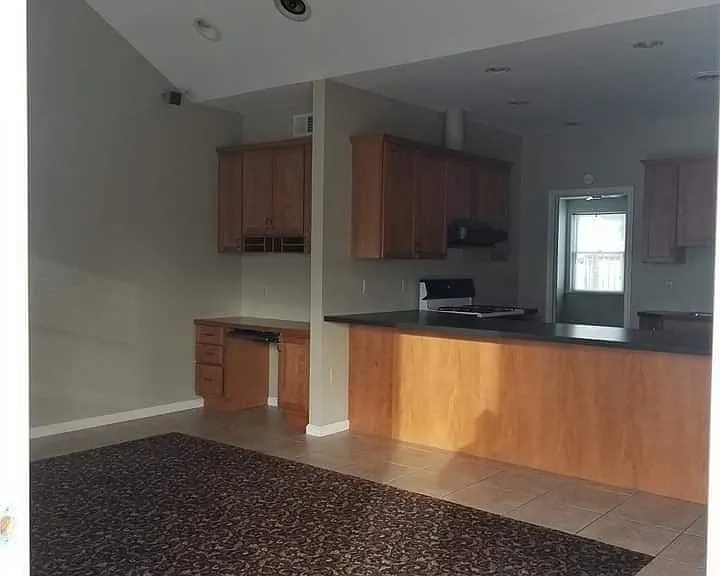 500 W State St #2 — Photo 2