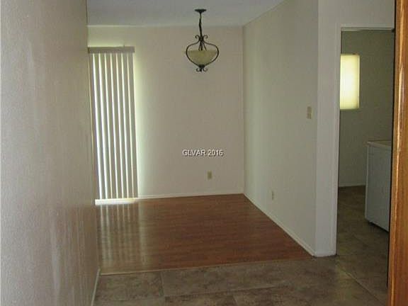 4th image of 121 Bradshaw Way #0