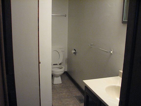 4th image of 1007 Highland Ave