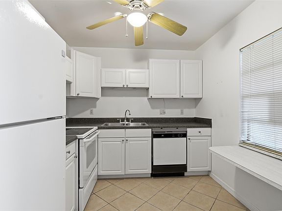 4th image of 140 S Cypress Road #113