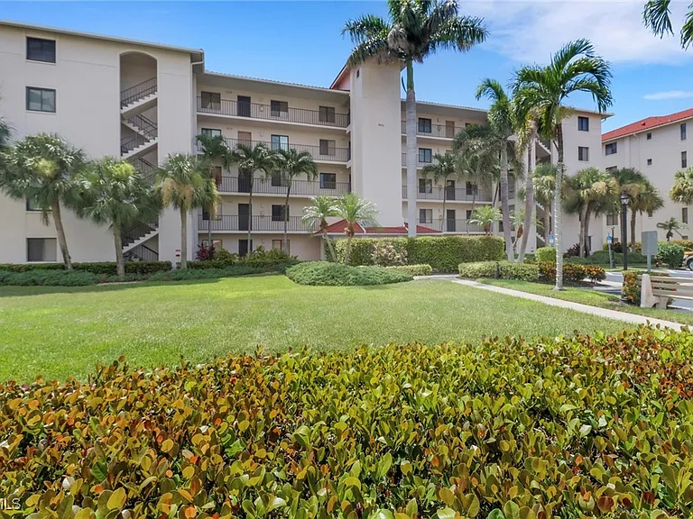 9435 Sunset Harbor Ln #213 — Photo 3