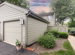 417 Valley View Rd, Barrington, IL 60010