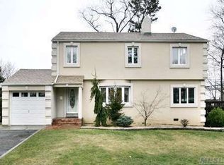 1626 Hewlett Heath Rd, Hewlett, NY 11557