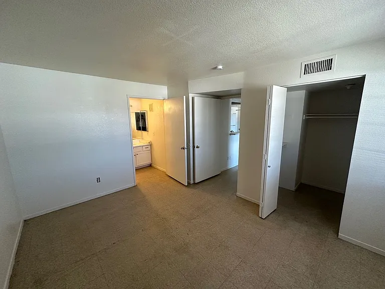 3990 E Carey Ave — Photo 15