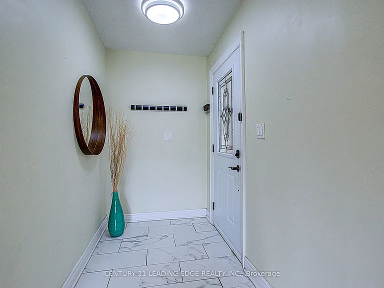 124 Haileybury Dr — Photo 6