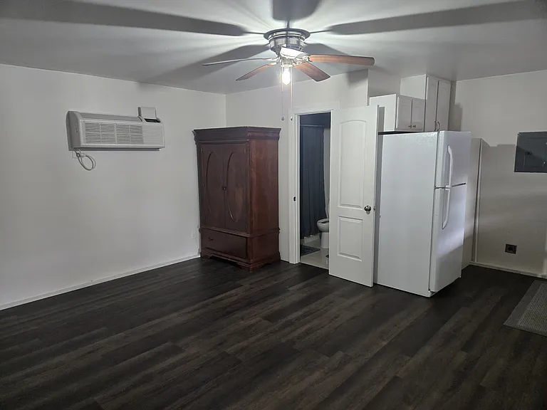 134 Whitman Cir — Photo 3