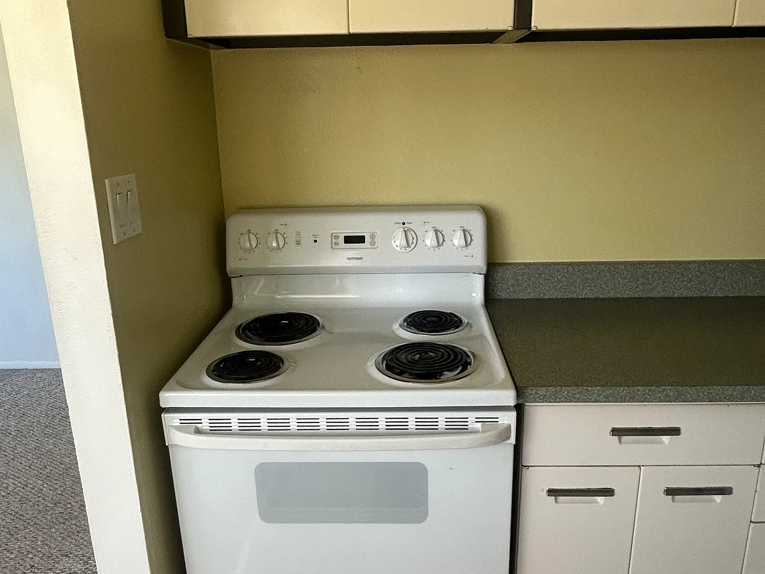 1 bed, 700 sqft, $1,050 — Photo 3