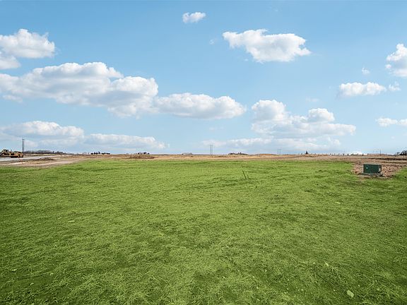 4th image of 990 SW Cattail Rd