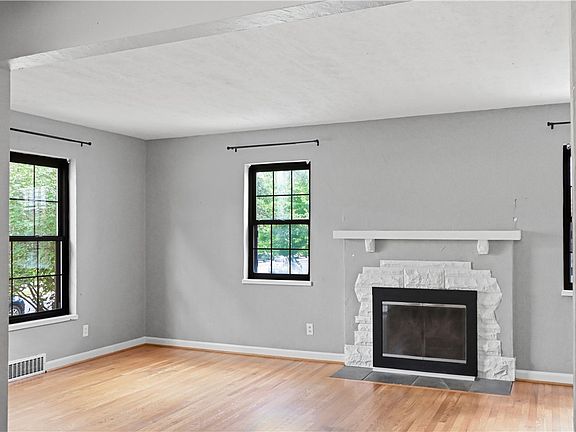 5th image of 406 Triangle Ave
