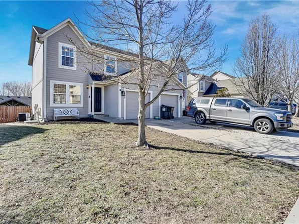 1403 S 5th St E, Louisburg, KS 66053
