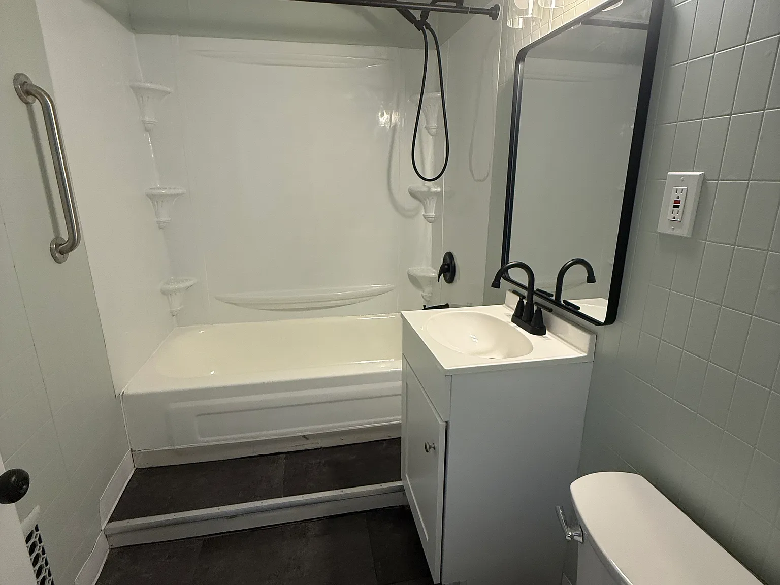 312 Cedar Pl — Photo 2