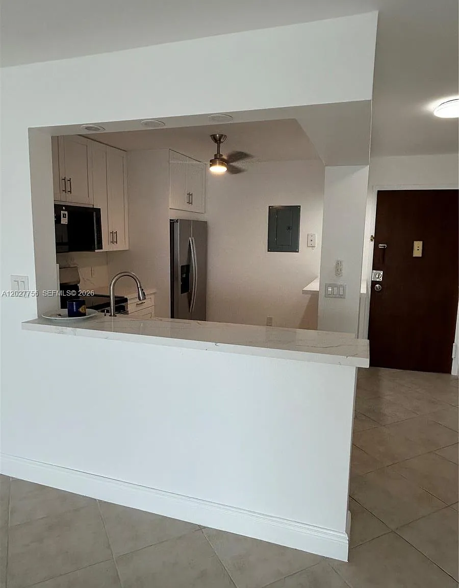 2 bed, 1058 sqft, $2,500 — Photo 2