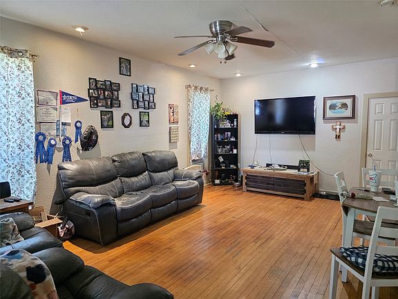 4th image of 1608 Durham Ave