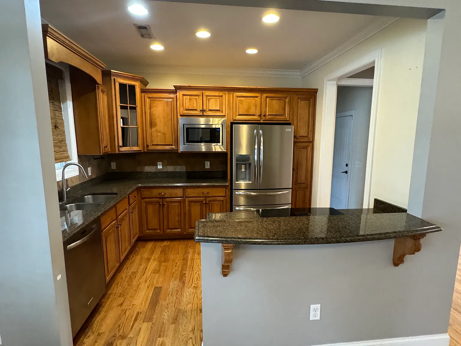 3 bed, 2004 sqft, $2,750 — Photo 2