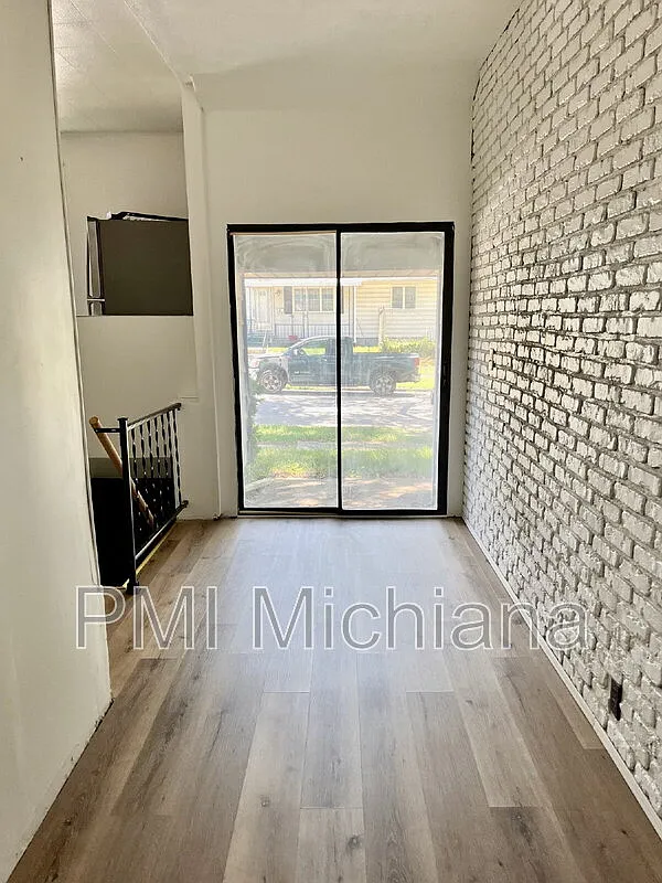 3 bed, 1.0 bath, 1201 sqft, $1,400 — Photo 4