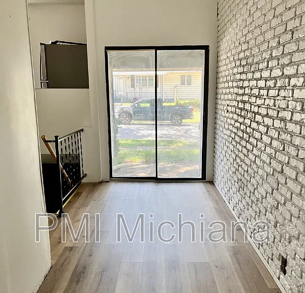 1829 S Jackson St — Photo 4