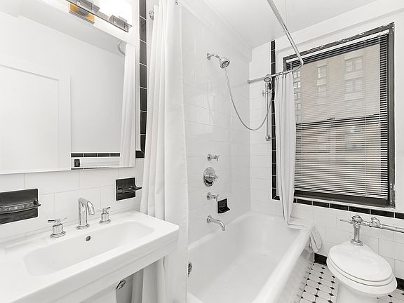 4th image of 162 W 56th St APT 1206