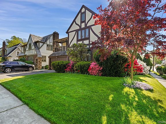 3rd image of 297 E Devonia Avenue