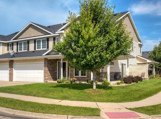 15591 Buena Vista Ln, Clive, IA 50325