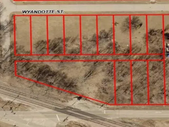 Wyandotte St, Evansdale, IA 50707