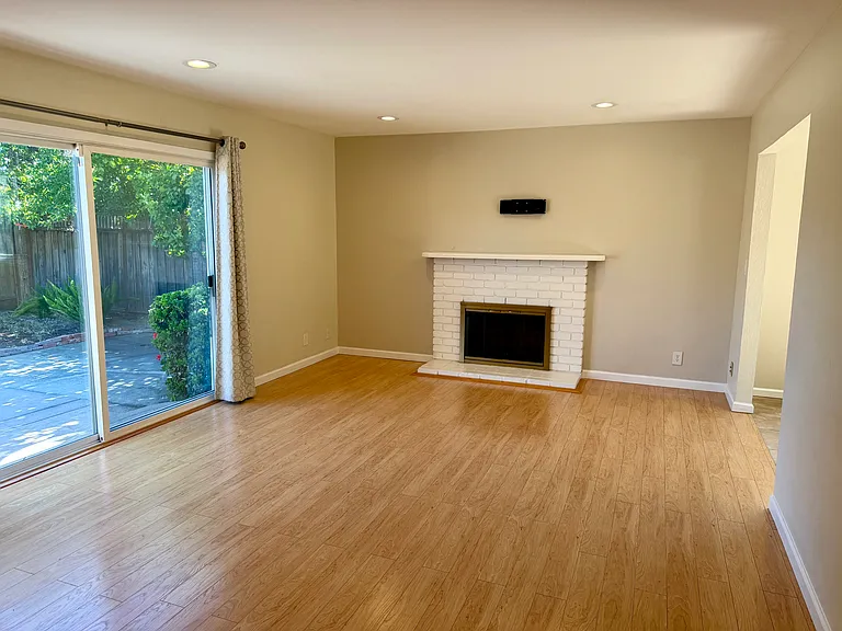 1647 Hyacinth Ln — Photo 6