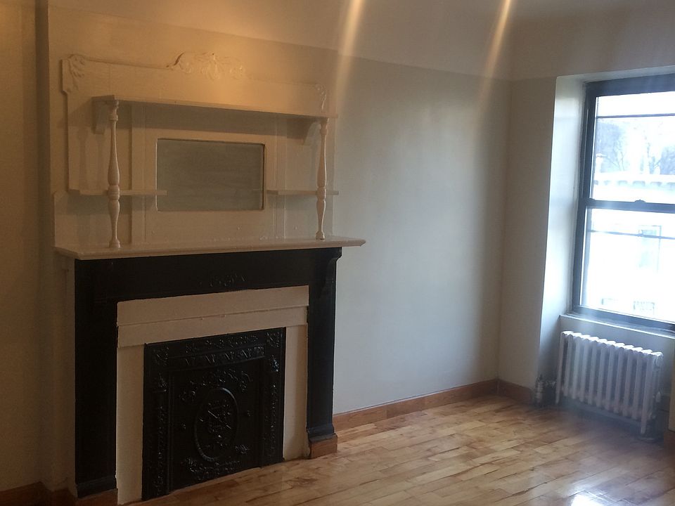 1st image of 28 Hawthorne St