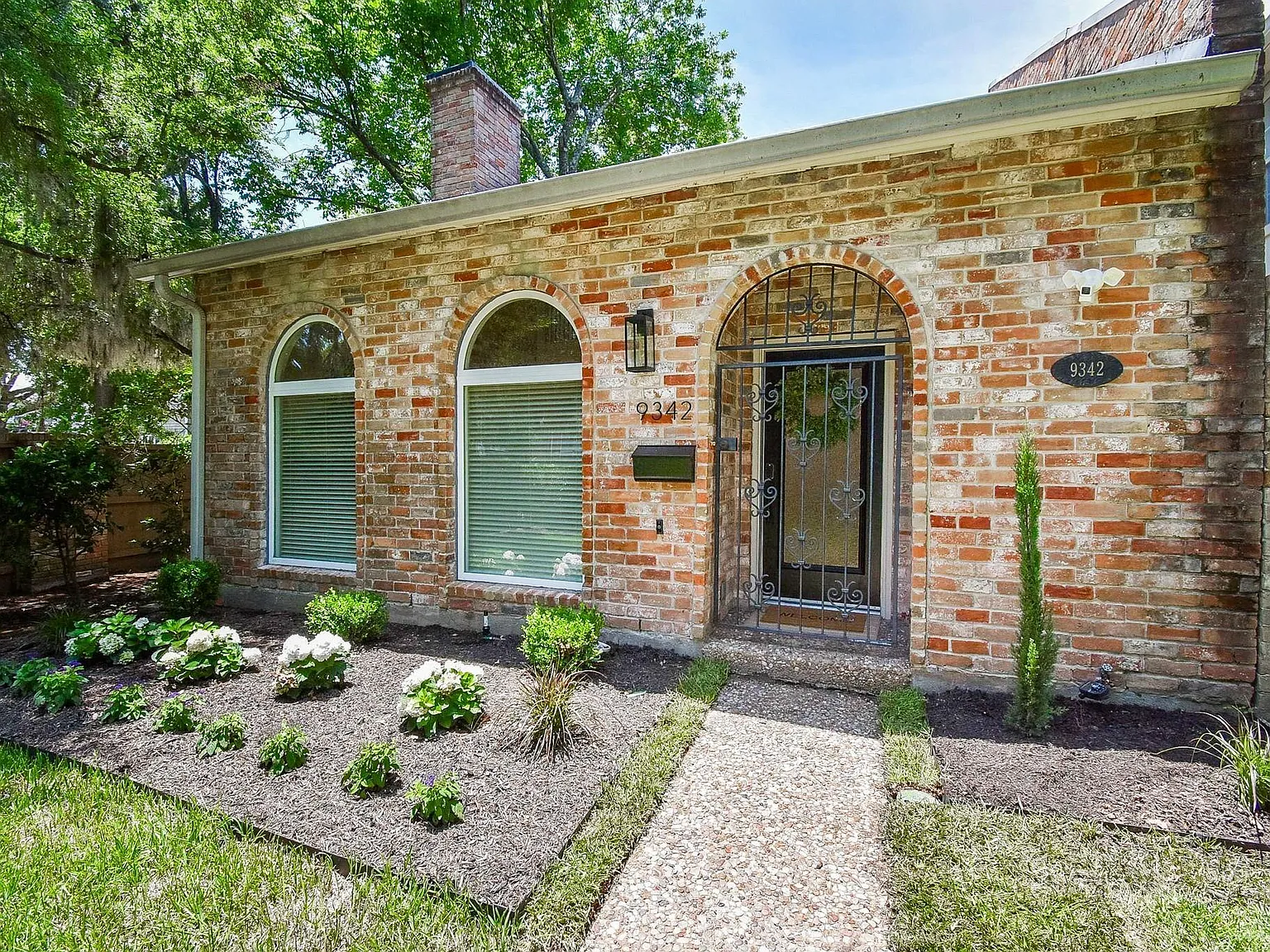 3 bed, 3.5 bath, 2432 sqft, $3,500 — Photo 1