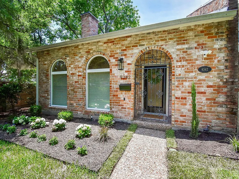 9342 Briar Forest Dr