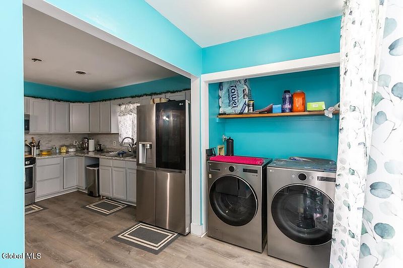4th image of 212 Duane Avenue