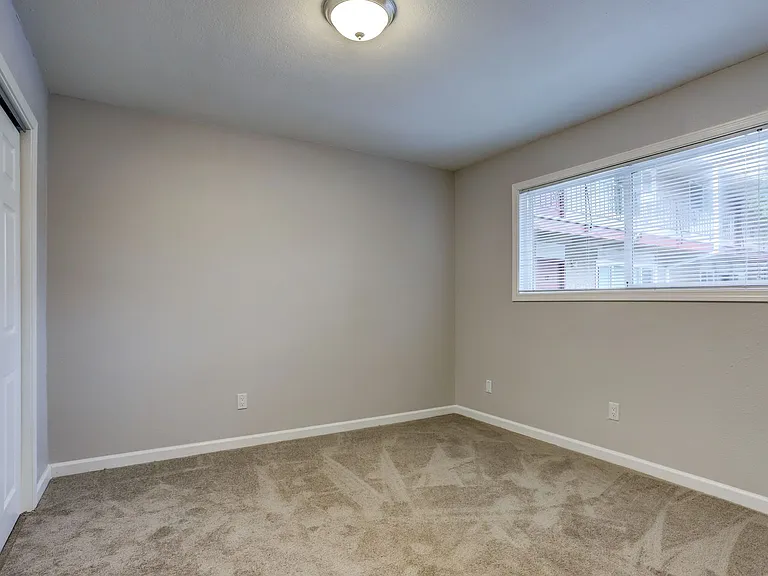 119 - Tyee Apartments — Photo 4