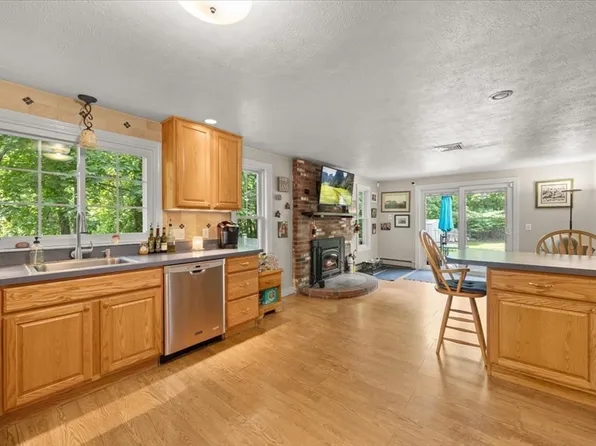 115 Springhill Ave, Bridgewater, MA 02324
