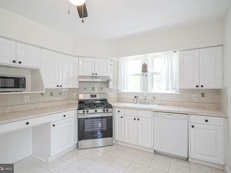 158 Wyoming Ave — Photo 10
