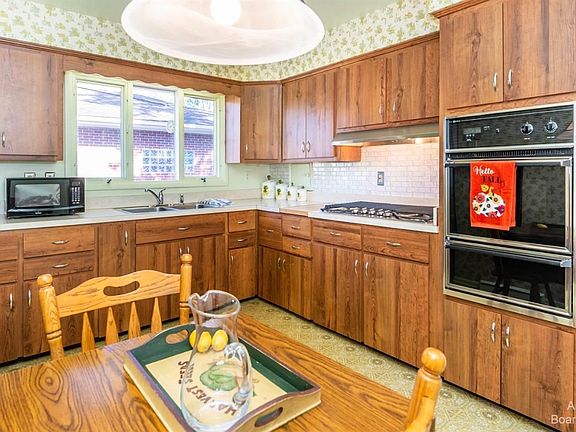 5th image of 1765 Sanford Pl