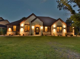 9100 King Air Dr, Granbury, TX 76049