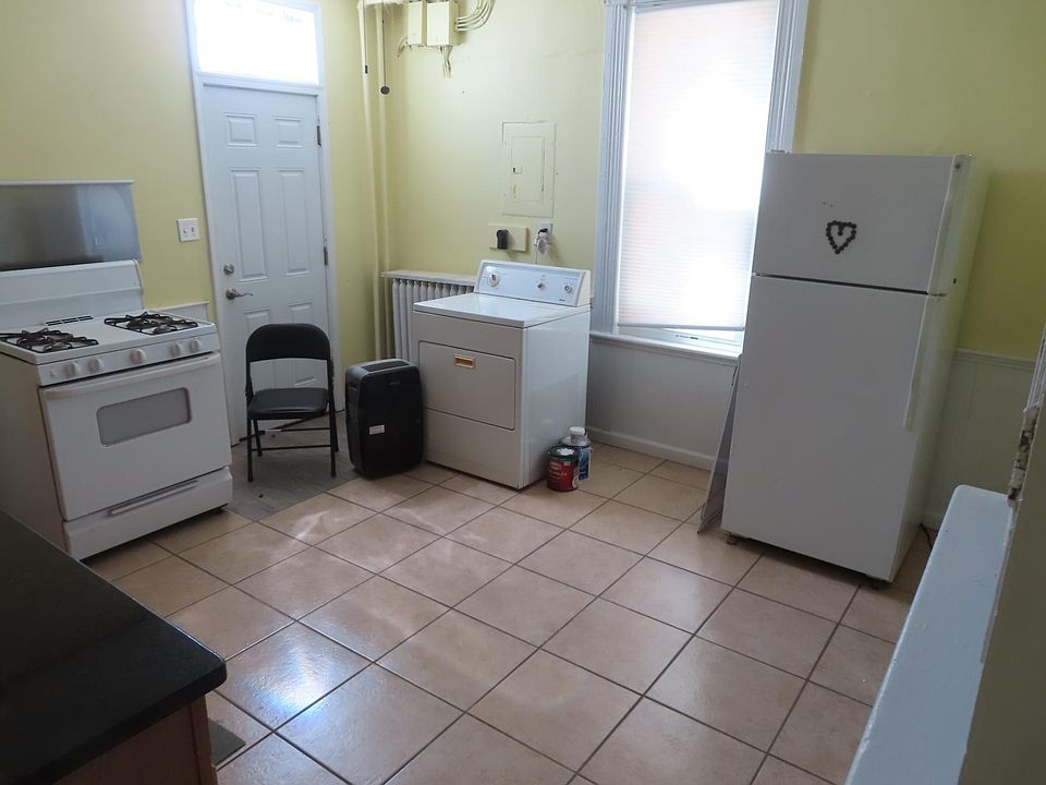 Large Kitchen with dryer and refrigerator