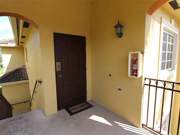 2nd image of 925 NE 34th Ave Unit 201
