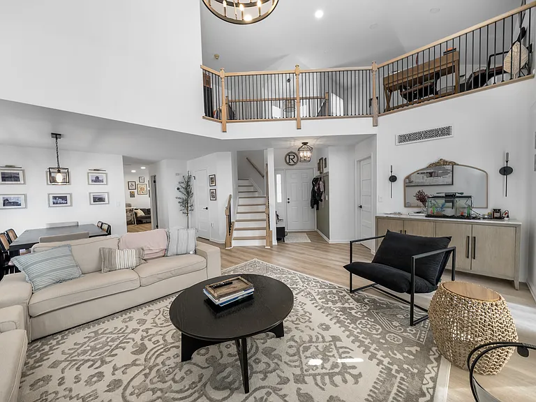 66 Claridge Ct — Photo 38