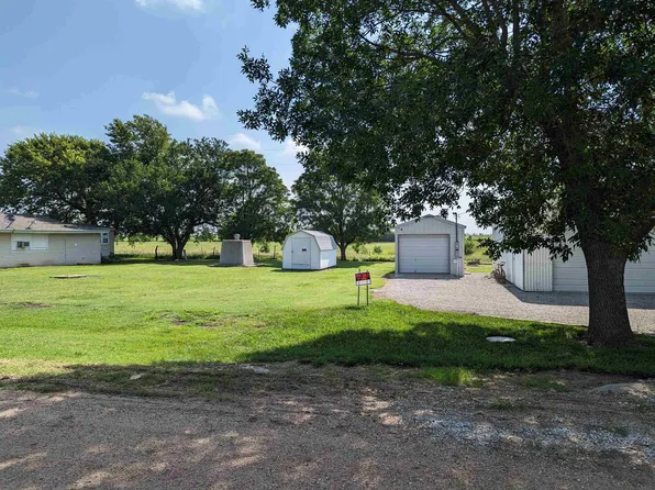 2142 Schlotthauer Dr, Marion, KS 66861