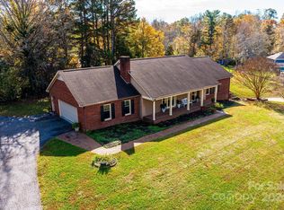 6125 Gold Creek Estate Dr, Hickory, NC 28601