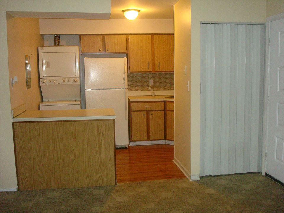 KITCHEN W/ALL APPLIANCES 