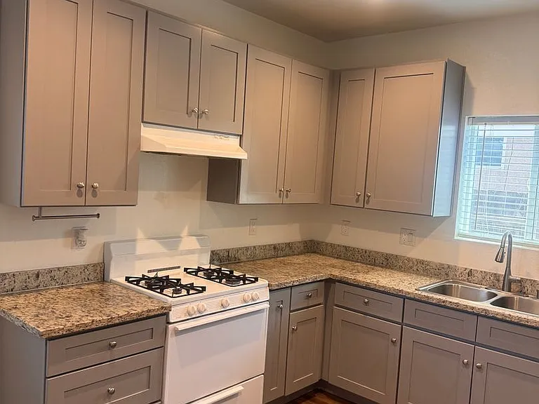 1326 S Santa Fe St — Photo 10