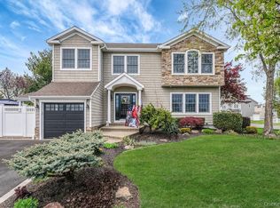 512 Heathcliff Drive, Seaford, NY 11783