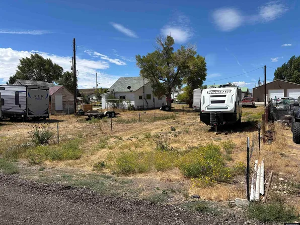 904 Diamondville Ave, Diamondville, WY 83116